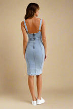 Vera Kjole | Tætsiddende denim med moderne udtryk