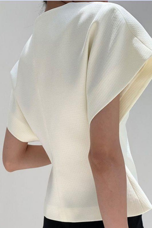 Marise | Topp skulpturell silhuett med gullspenne