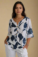 Astrid | Blomstret bluse med knap foran