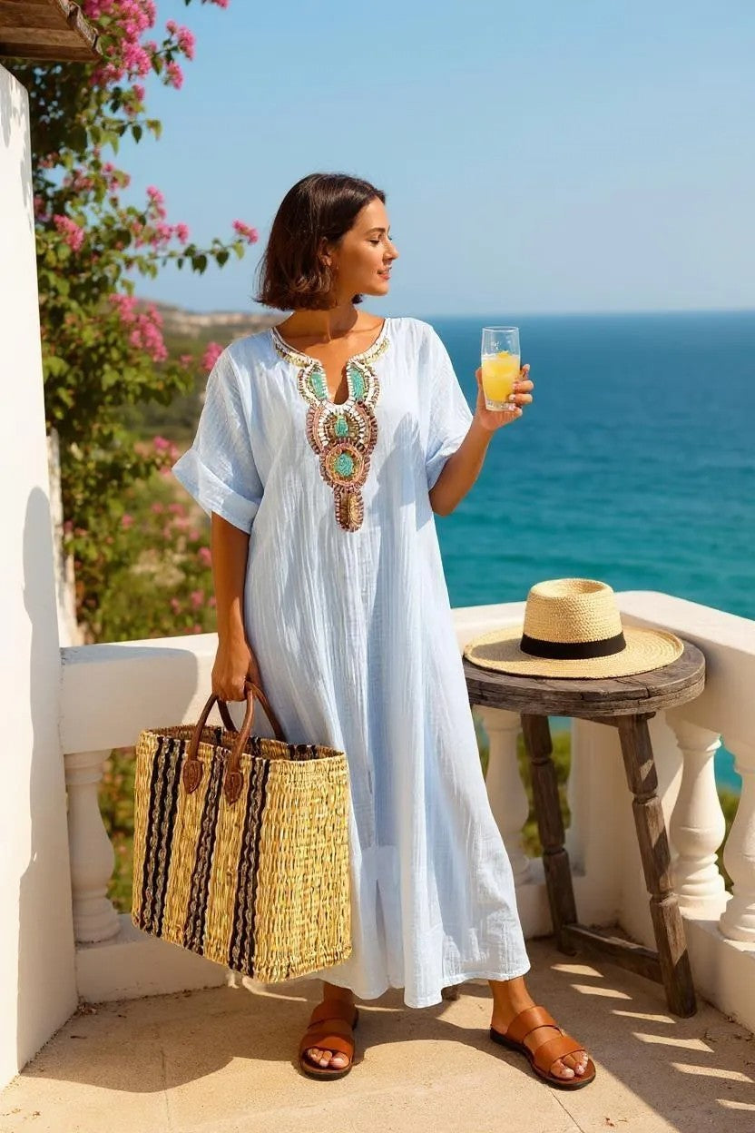 Elina Kjole | Lang kjole med decoteret hals og sideslidser