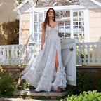 Clara Kjole | Lang kjole med blomsterprint, flæser og slids