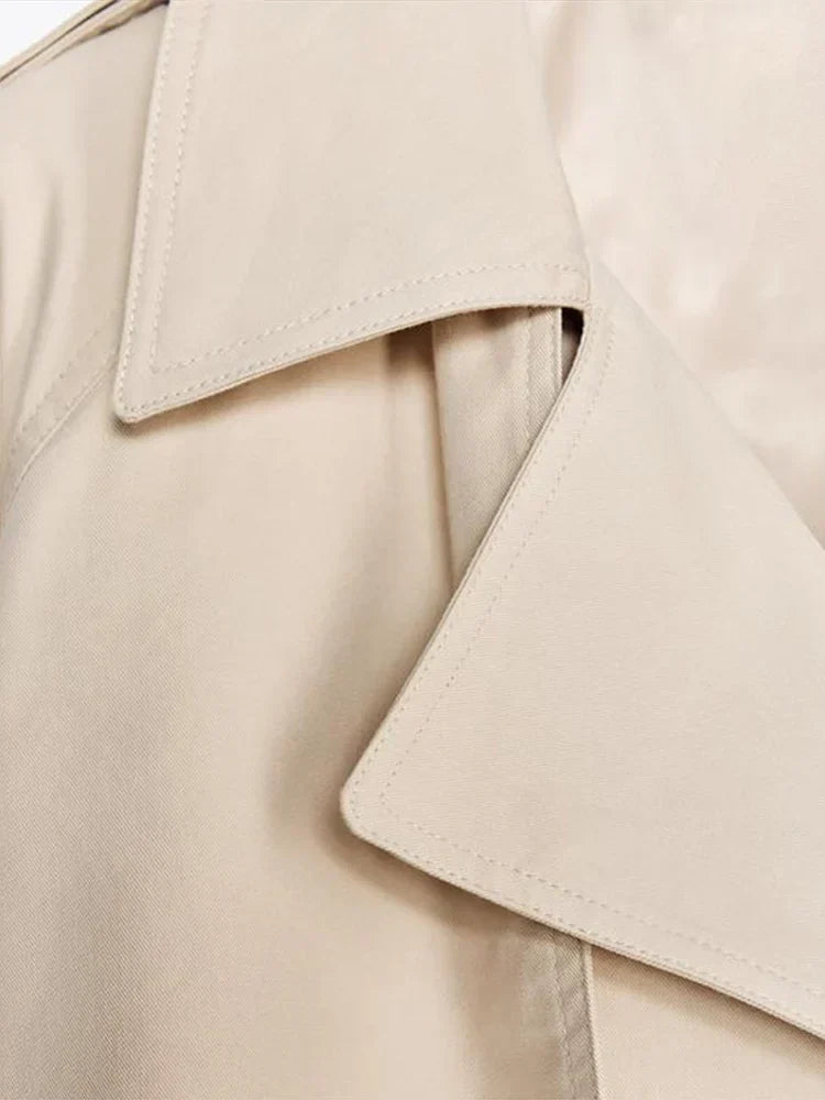 Kirsten | Kort Trenchcoat med Snøredetaljer