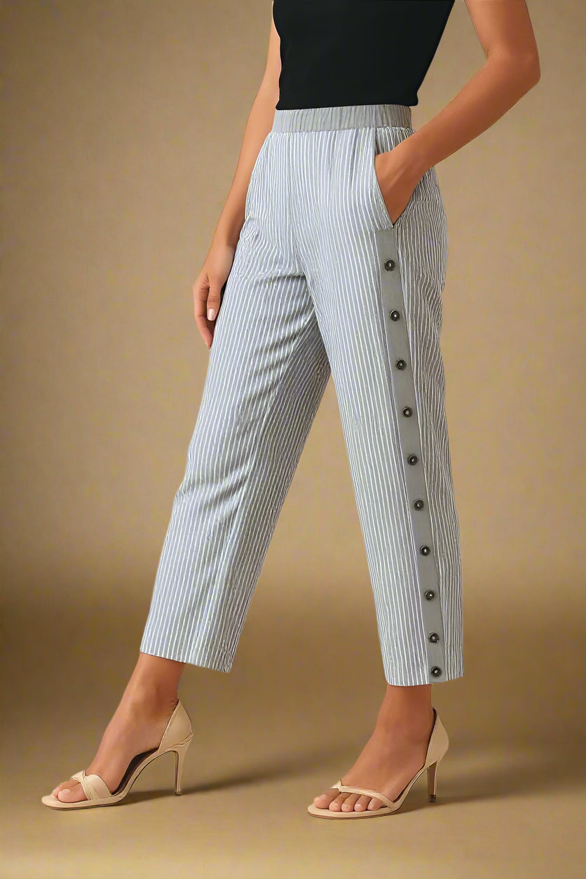 Inaya Bukser | Casual elegance med let struktur & stribet finish