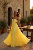 Ida Kjole | Lang plisseret kjole med krydsstropper og struktureret bryst