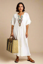 Elina Kjole | Lang kjole med decoteret hals og sideslidser